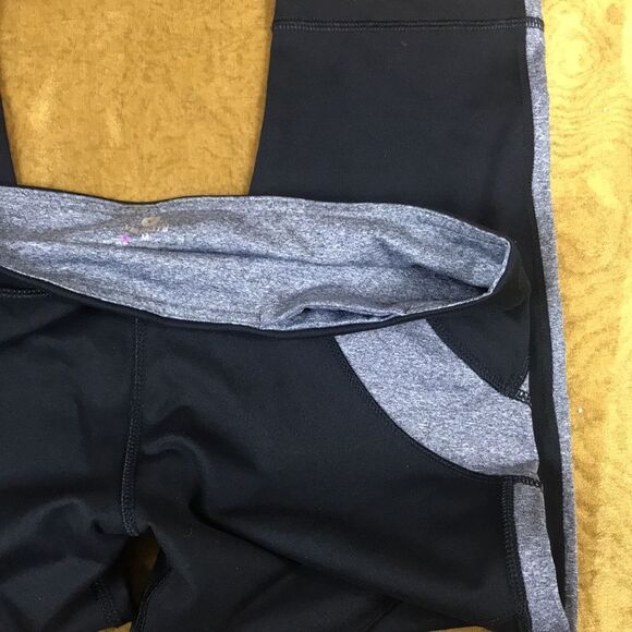 VElOCITY CROPPED BLACK WOMAN LEGGINGS SIZE M - Picture 9 of 12